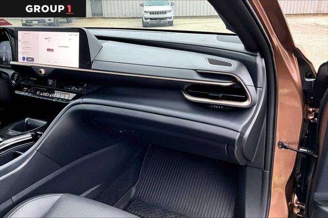 Certified 2025 Toyota Crown Signia w/ Advanced Technology Package AWD/4WD image 19