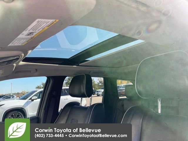 Used 2011 Jeep Grand Cherokee Overland image 24