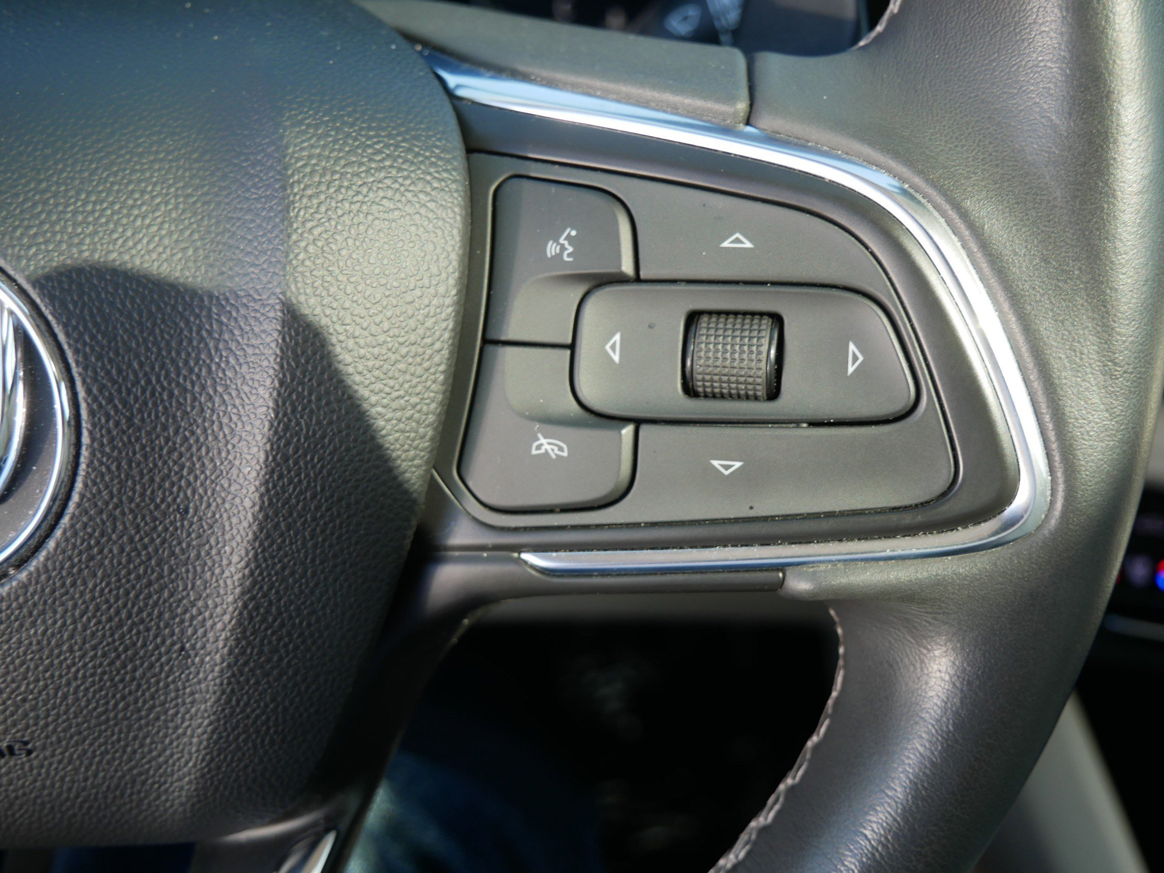 Used 2022 Buick Envision Avenir w/ Technology Package II image 30