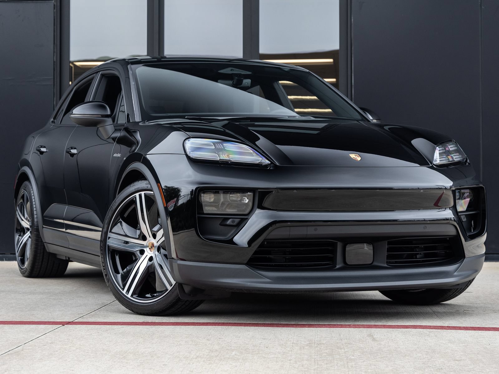 Certified 2025 Porsche Macan Electric RWD image 6