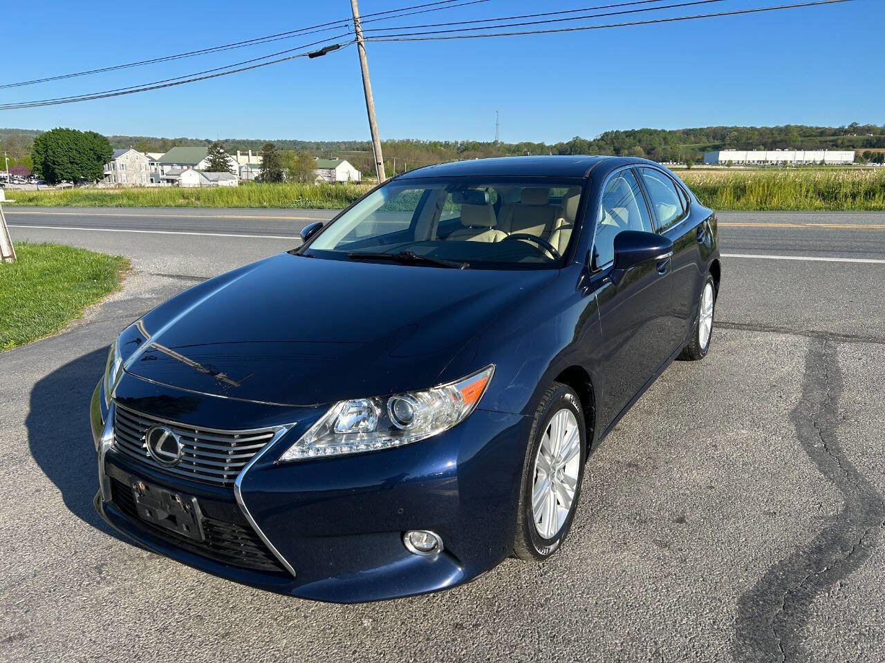 Used 2014 Lexus ES 350 w/ Luxury Package FWD image 2
