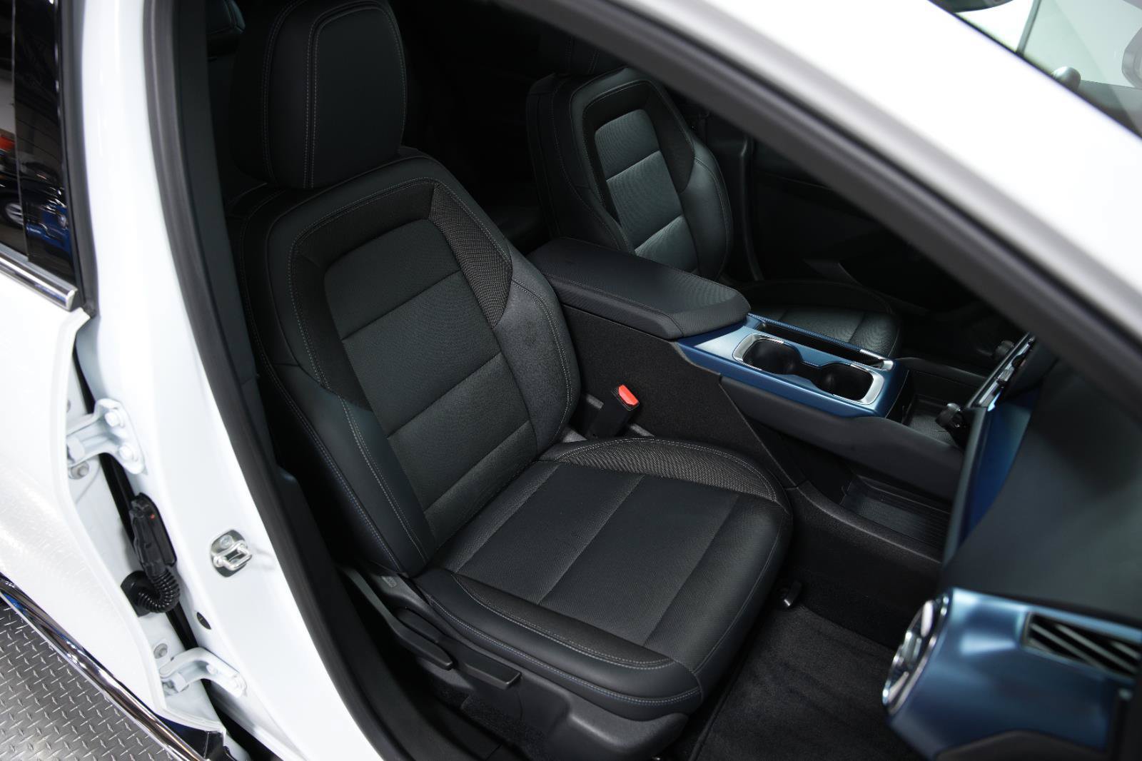 Used 2024 Chevrolet Equinox EV LT w/ LPO, Trailering Package FWD image 22
