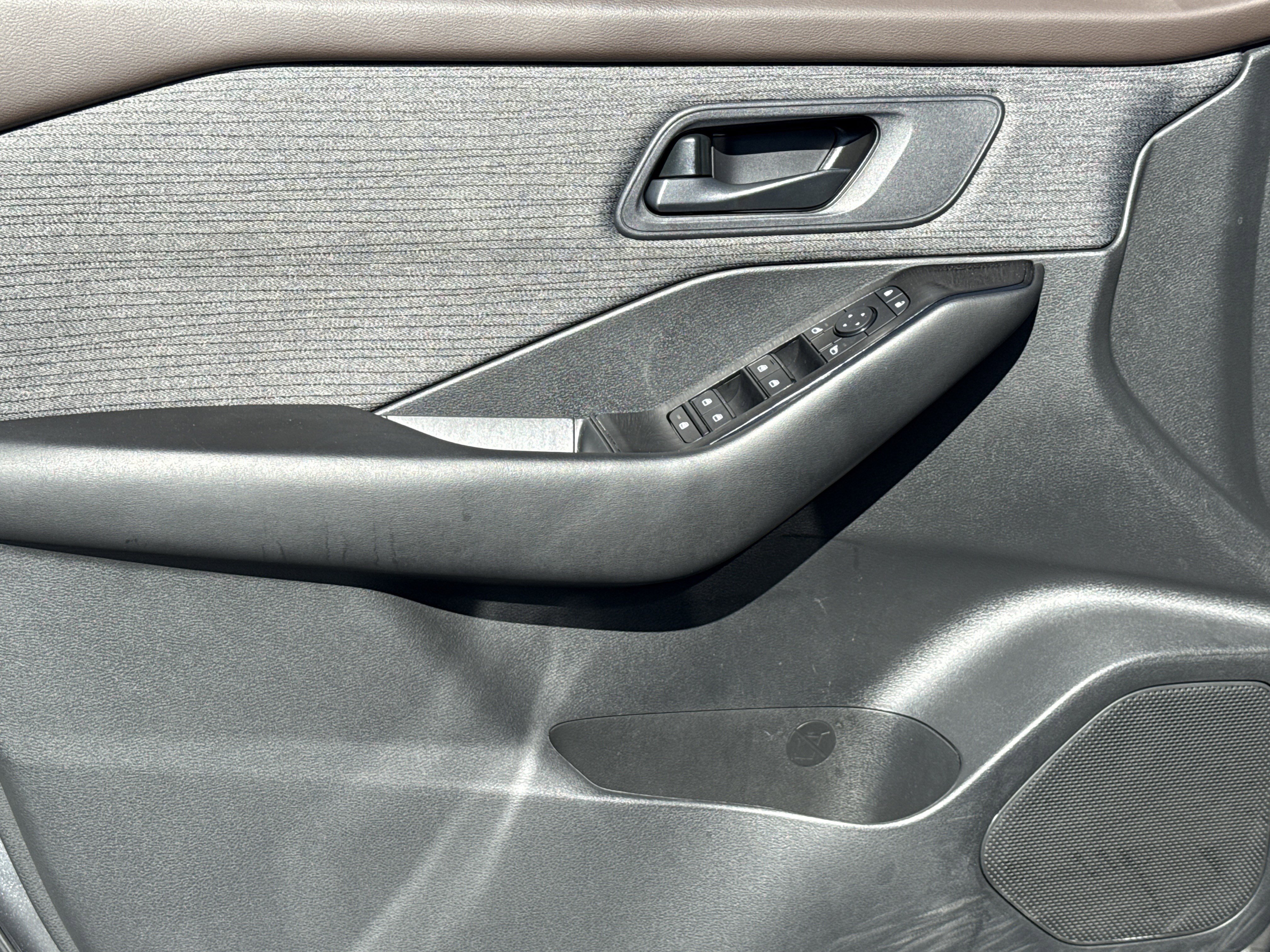 Used 2023 Nissan Rogue S image 14