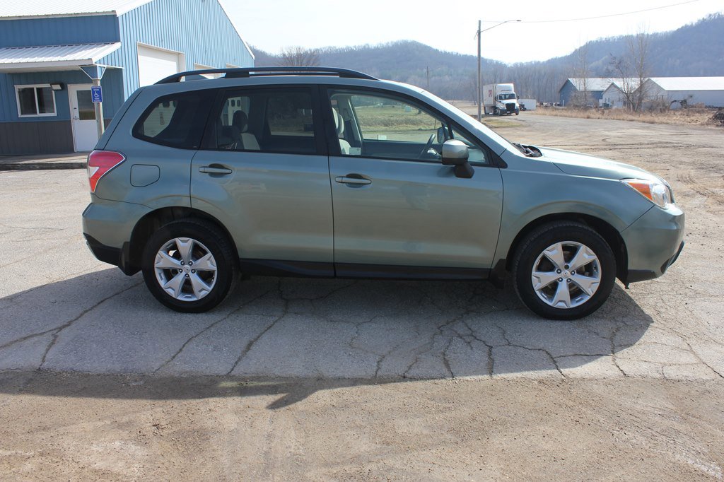 Used 2016 Subaru Forester 2.5i Premium w/ Popular Package #2 AWD/4WD image 4