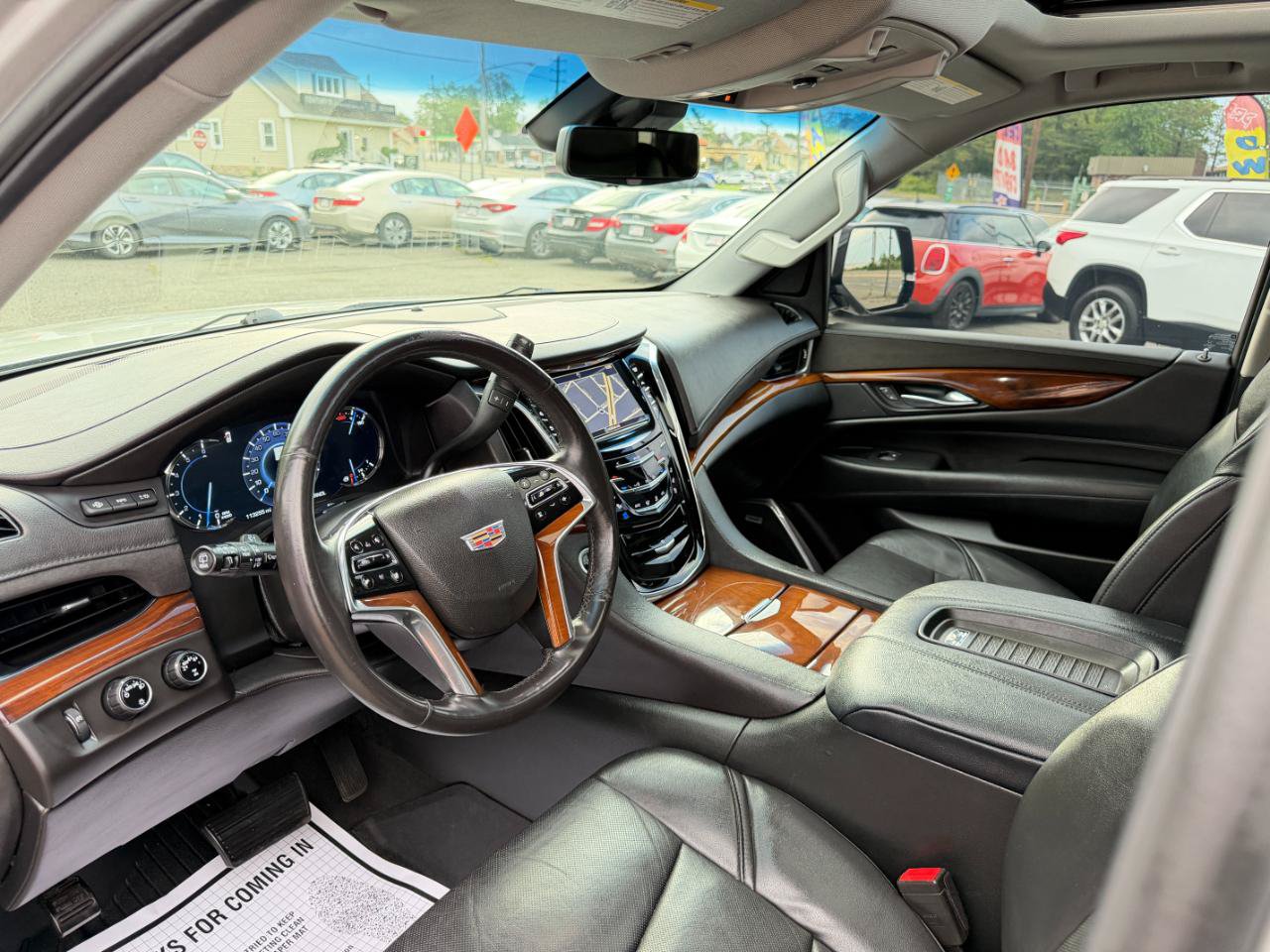 Used 2017 Cadillac Escalade Luxury AWD/4WD image 11