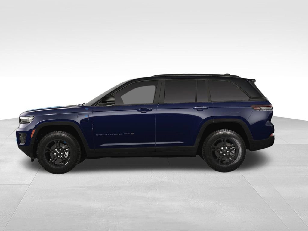 New 2024 Jeep Grand Cherokee Trailhawk w/ Advanced Protech Group II AWD/4WD video 3