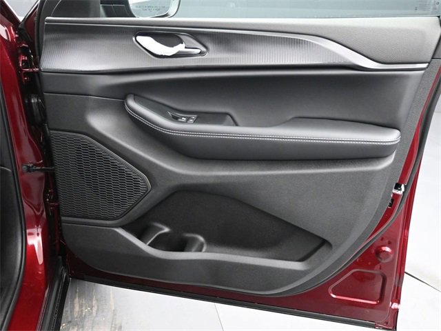 New 2025 Jeep Grand Cherokee Laredo image 17