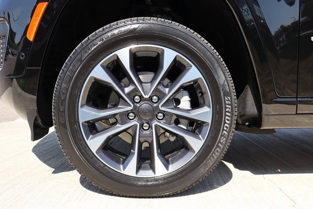 New 2025 Jeep Grand Cherokee Overland w/ Adv Protech Group III image 30