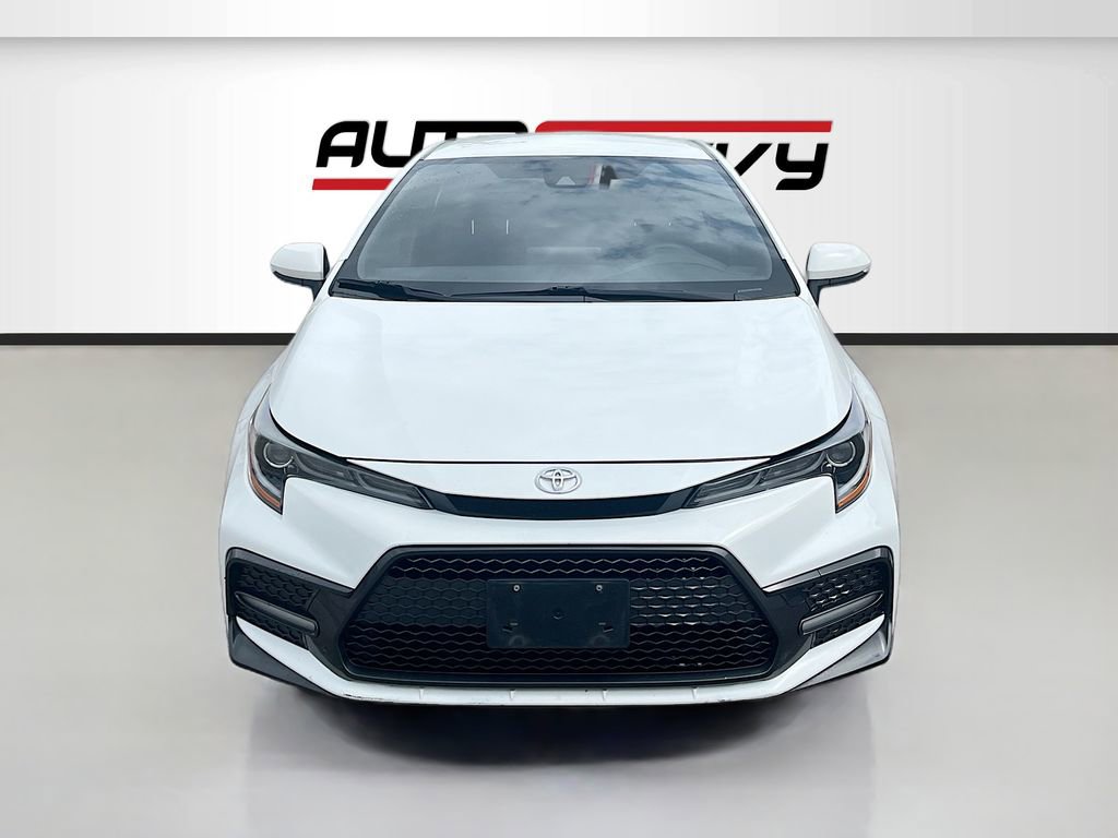 Used 2022 Toyota Corolla SE FWD image 2