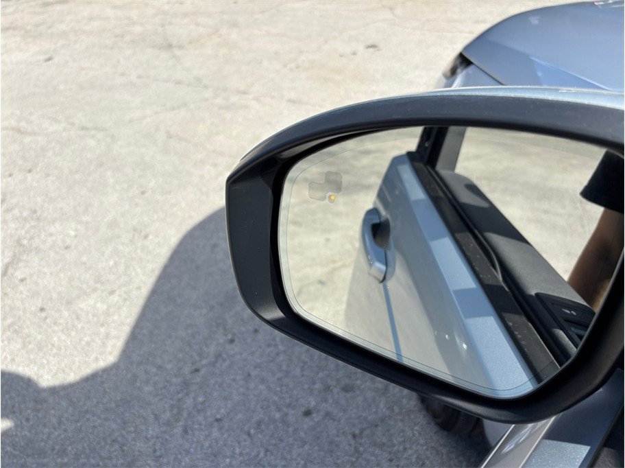 Used 2018 Land Rover Discovery SE image 17