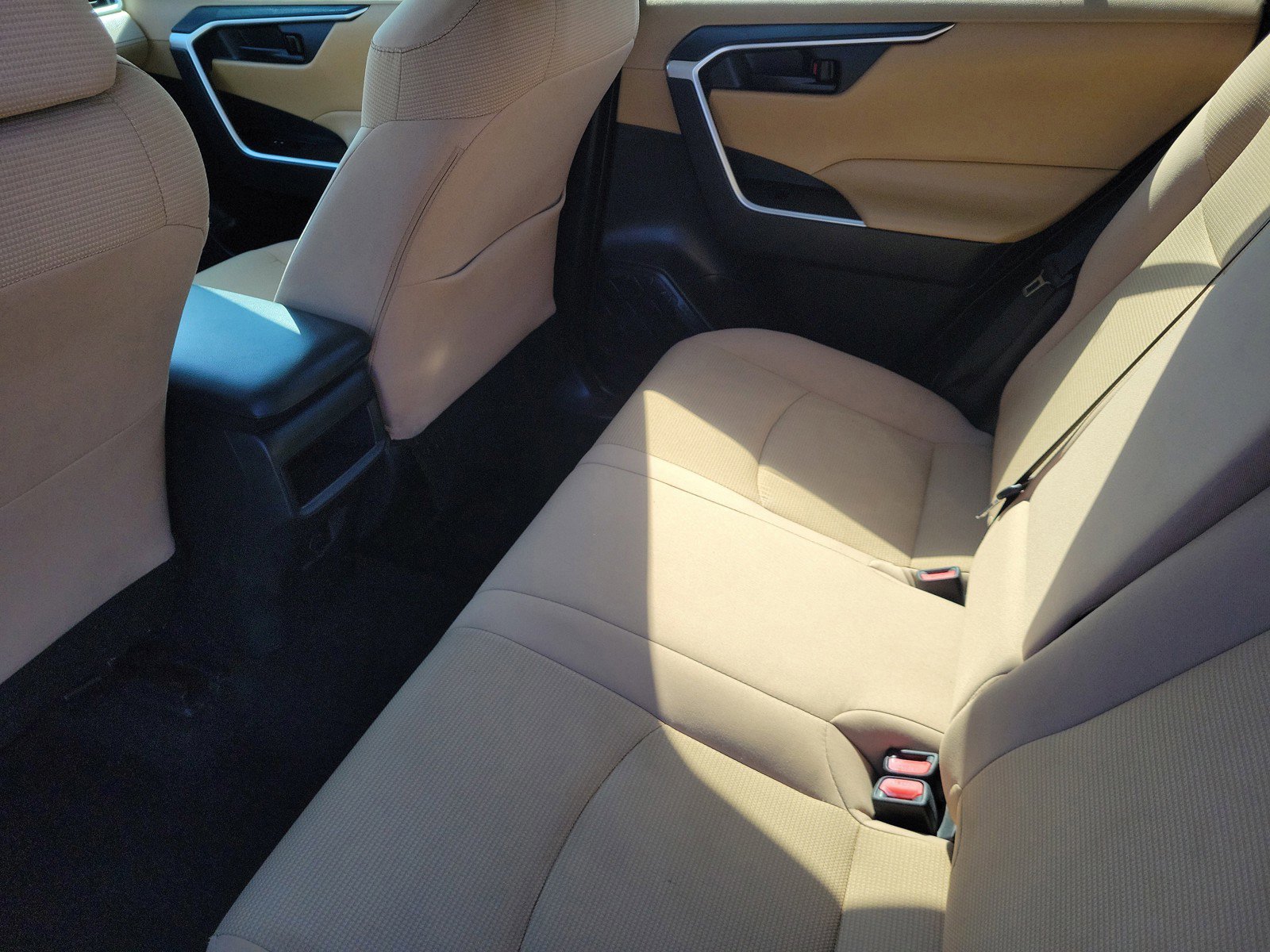 Used 2021 Toyota RAV4 LE AWD/4WD image 10