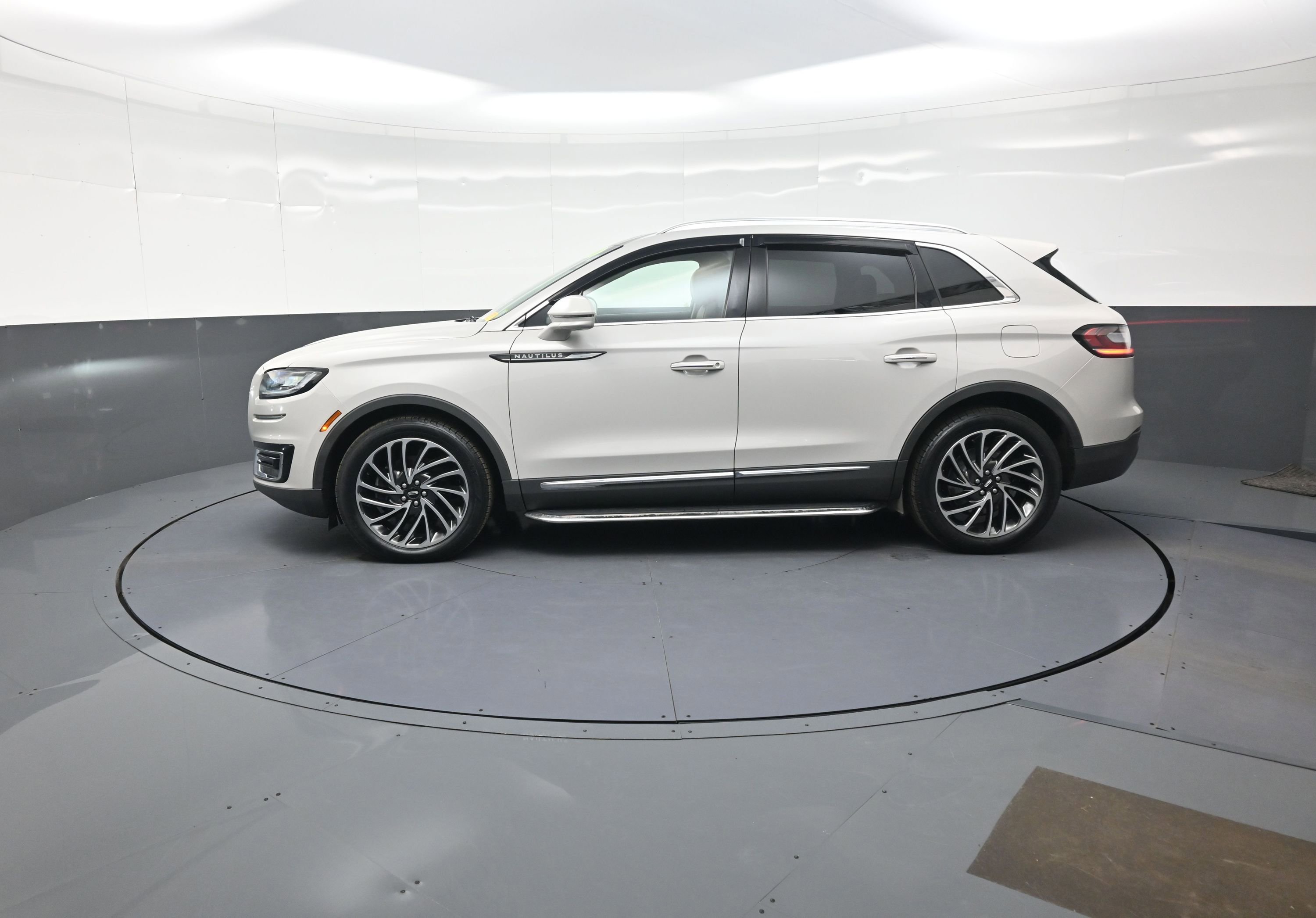 Used 2019 Lincoln Nautilus Reserve w/ Driver Assistance Package image 6