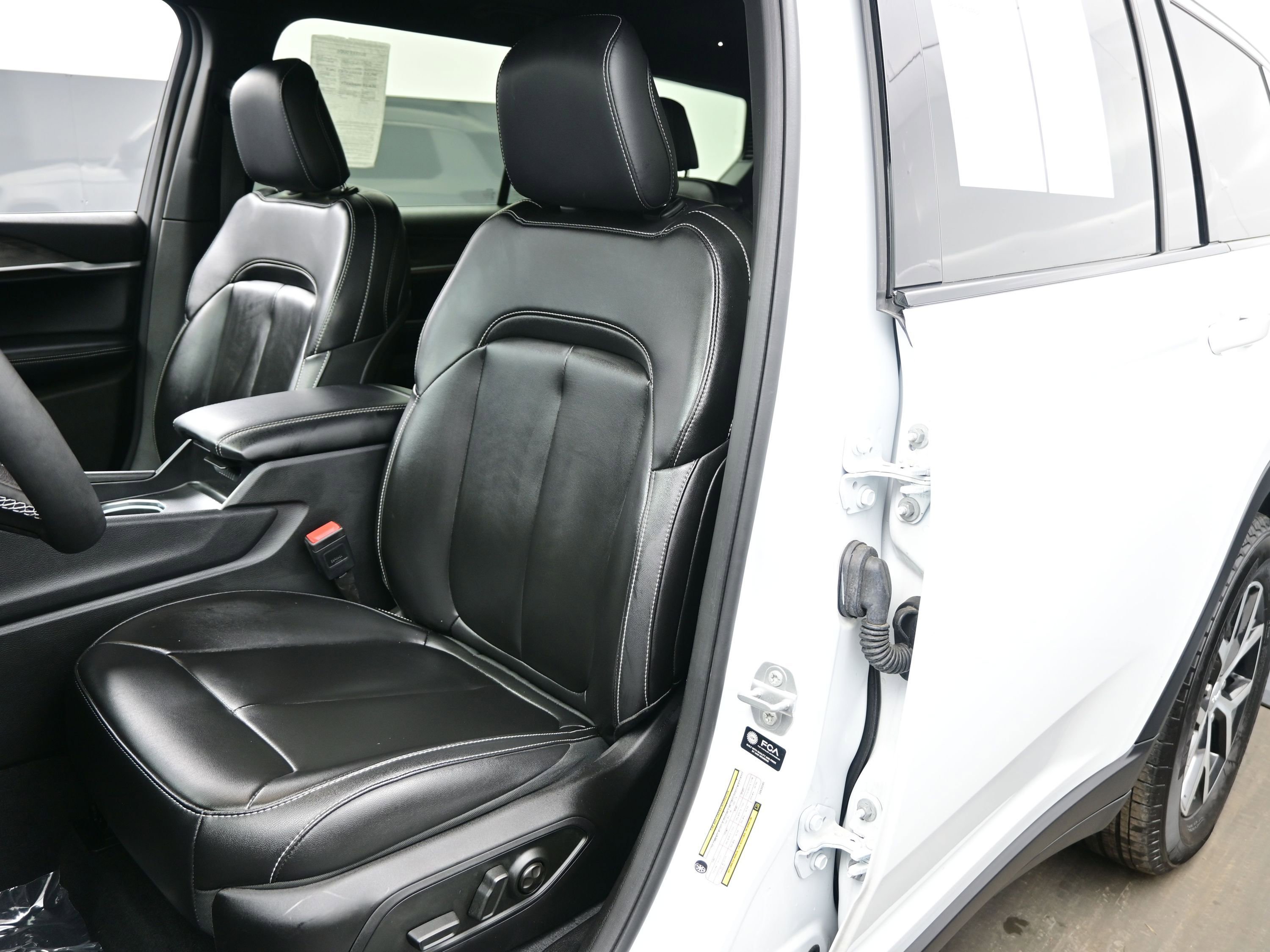 Used 2025 Jeep Grand Cherokee L Limited image 12