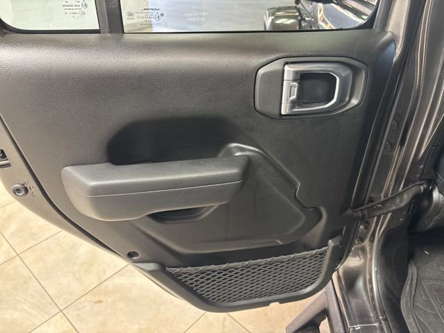 Used 2022 Jeep Gladiator Willys image 10