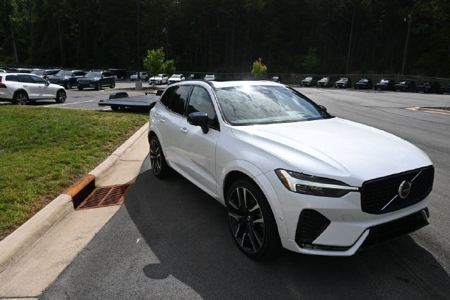 Used 2024 Volvo XC60 B5 Ultimate AWD/4WD image 13