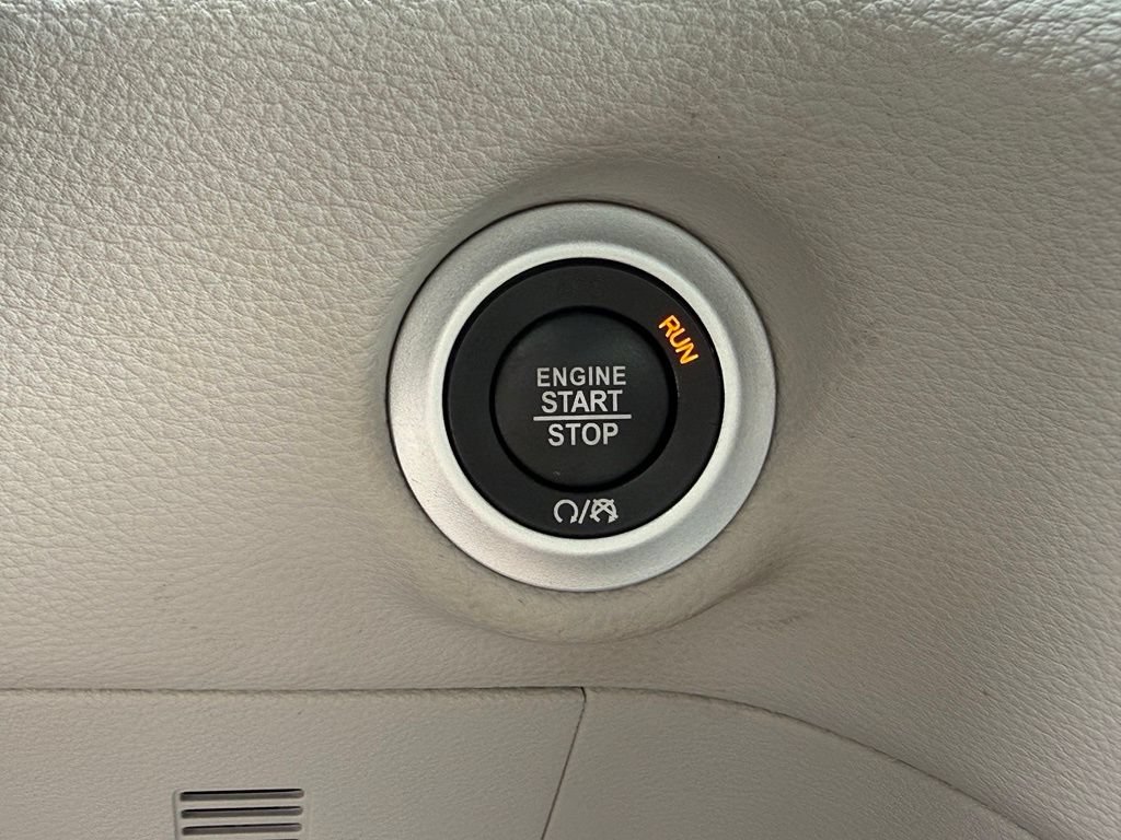 Used 2022 Chrysler Pacifica Touring-L FWD image 28