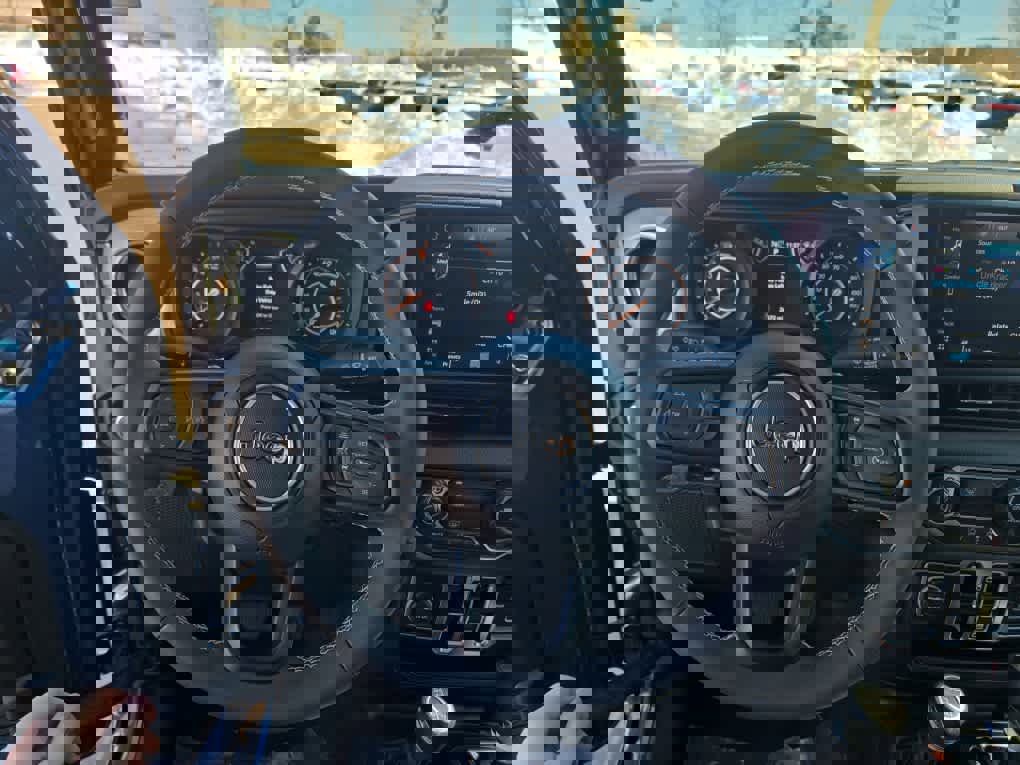 Used 2025 Jeep Gladiator Sport image 10