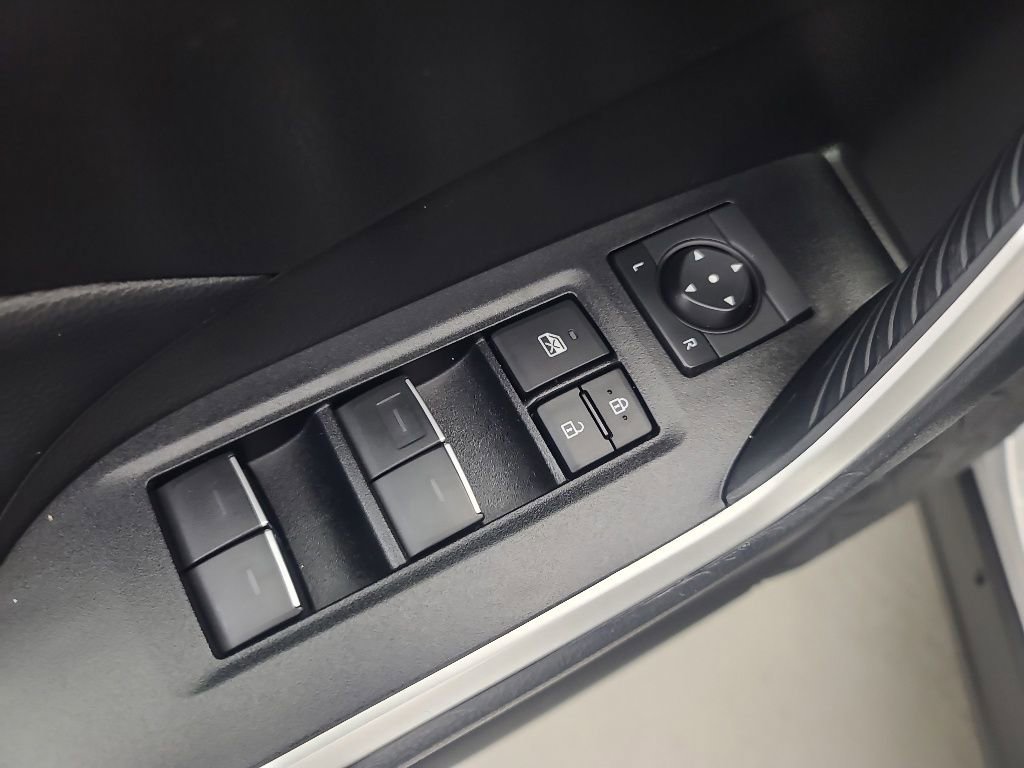 Used 2025 Toyota RAV4 XLE AWD/4WD image 23