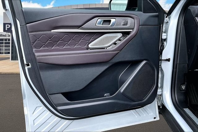 Used 2025 Ford Explorer Platinum w/ LUX Leather Package AWD/4WD image 16