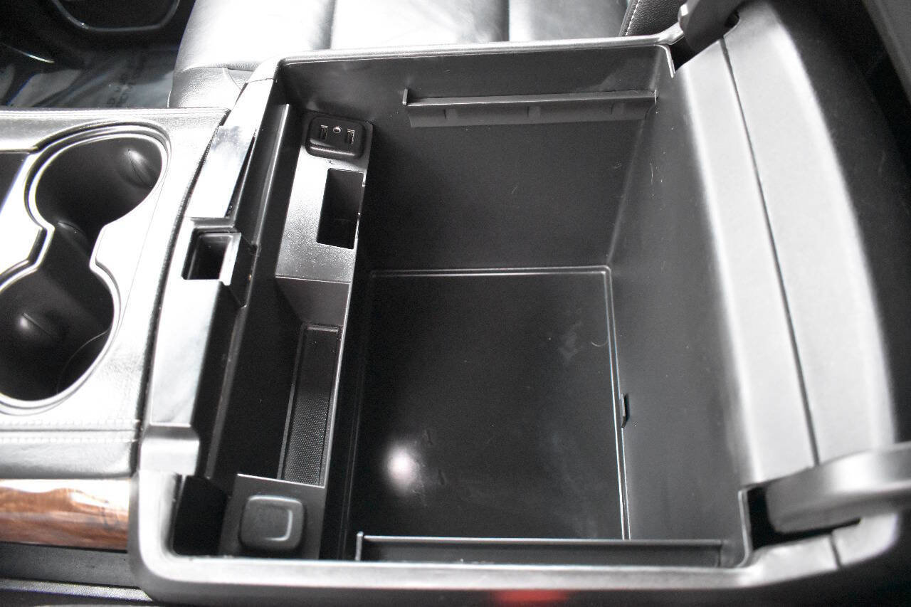 Used 2018 Chevrolet Suburban LT AWD/4WD image 33