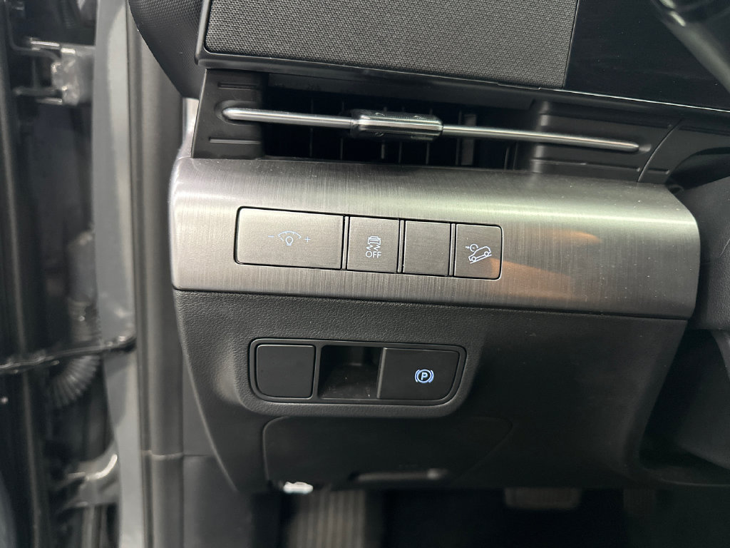 Used 2025 Hyundai Kona SEL AWD/4WD image 31