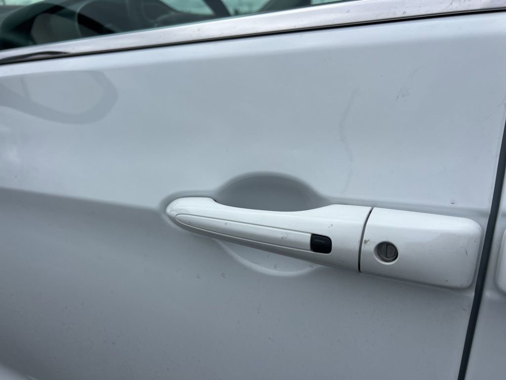 Used 2023 Chrysler Pacifica Touring-L FWD image 11