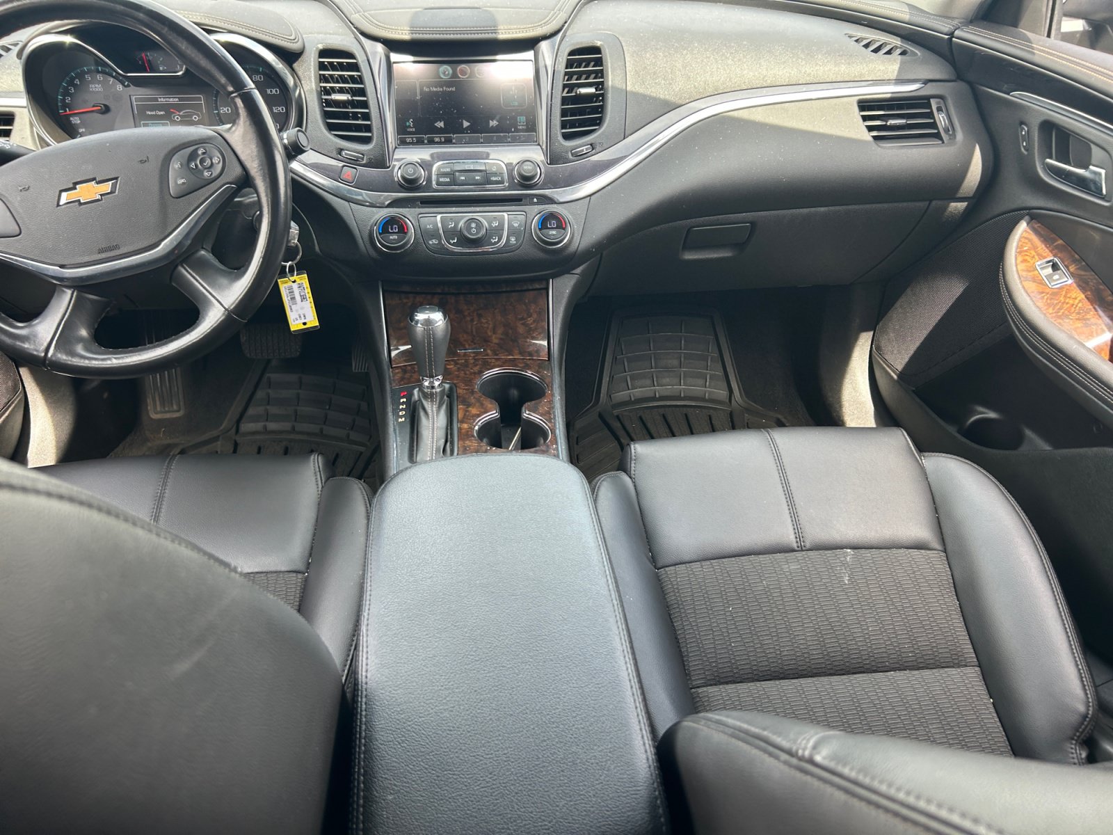 Used 2015 Chevrolet Impala LT w/ Convenience Package FWD image 19