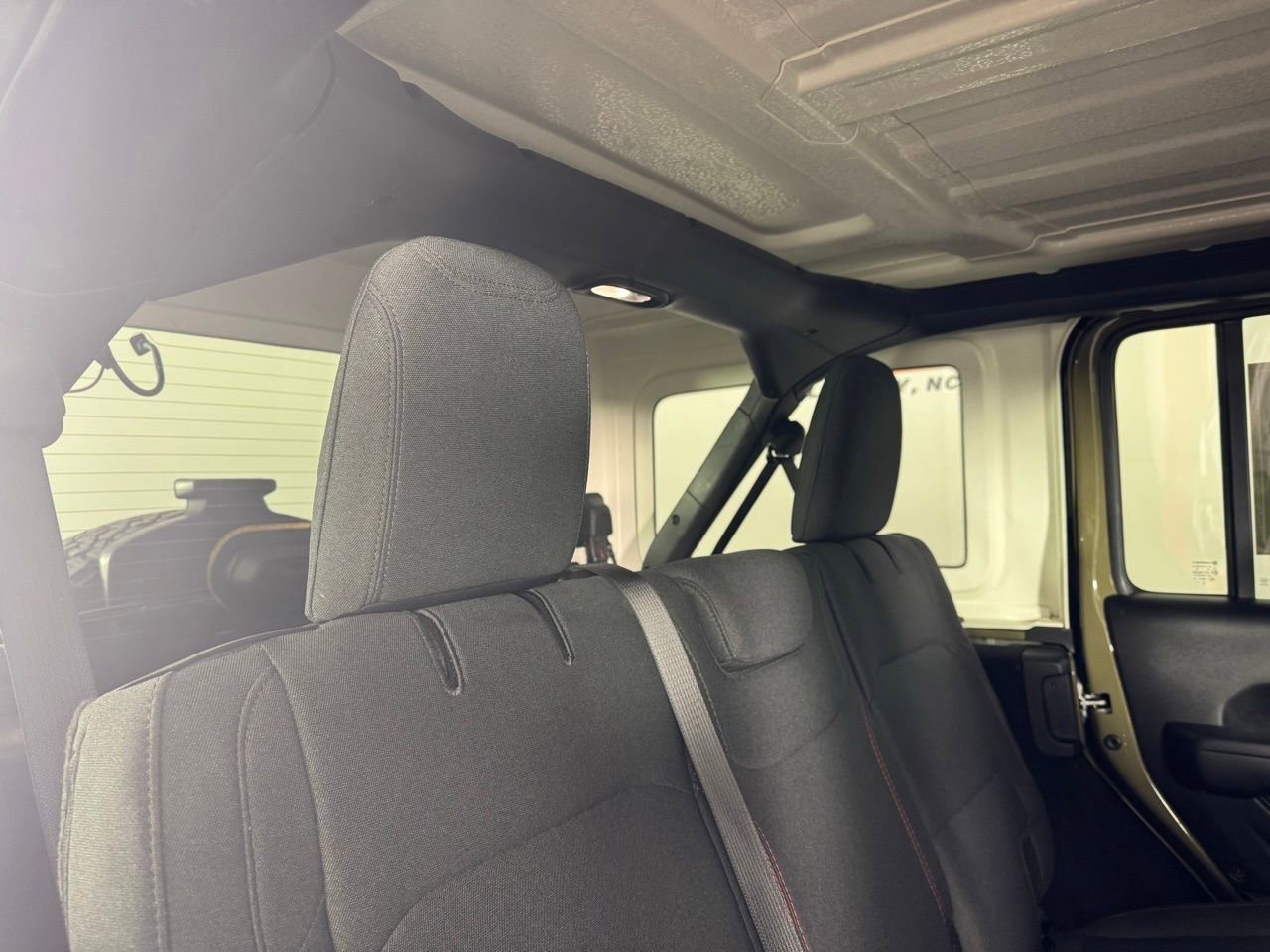 Used 2025 Jeep Wrangler Unlimited Rubicon image 28