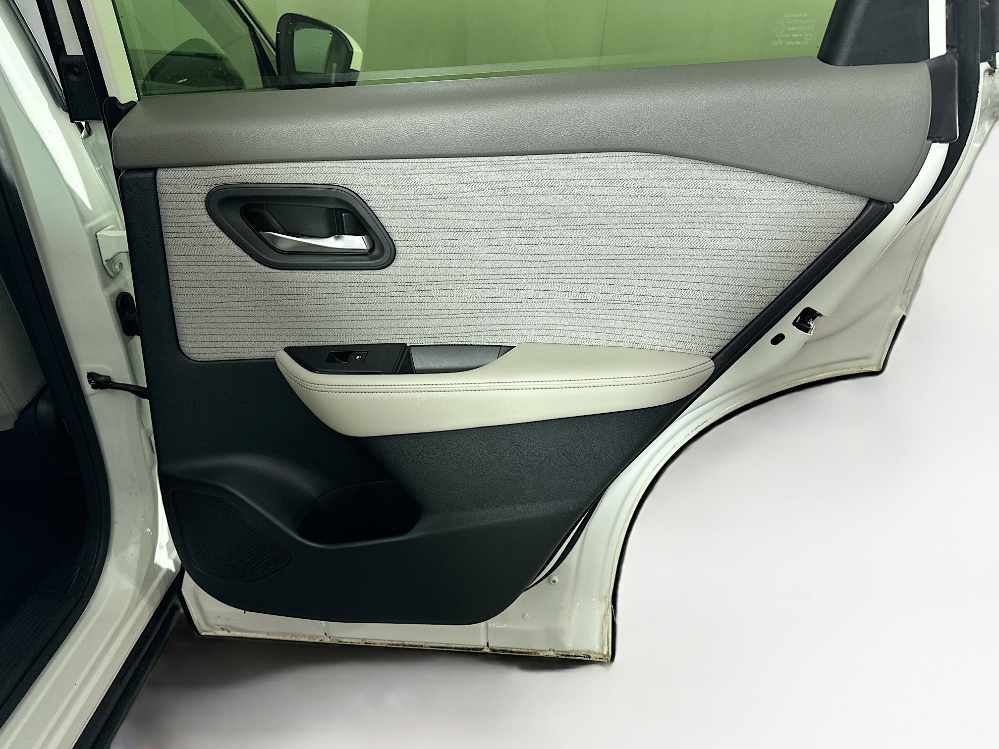 Used 2023 Nissan Rogue SV image 29