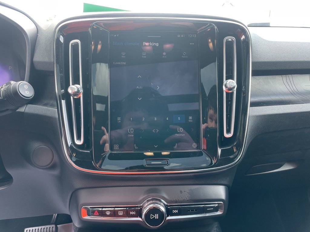 Used 2023 Volvo XC40 Recharge Plus AWD/4WD image 22