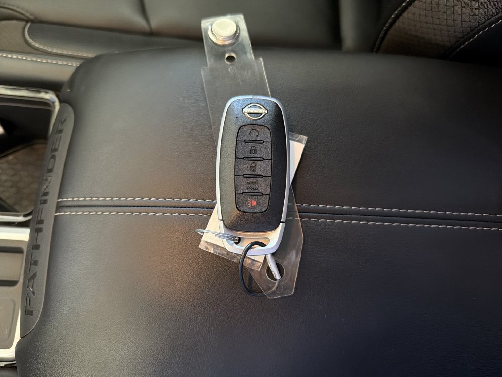 Certified 2025 Nissan Pathfinder SL FWD image 35
