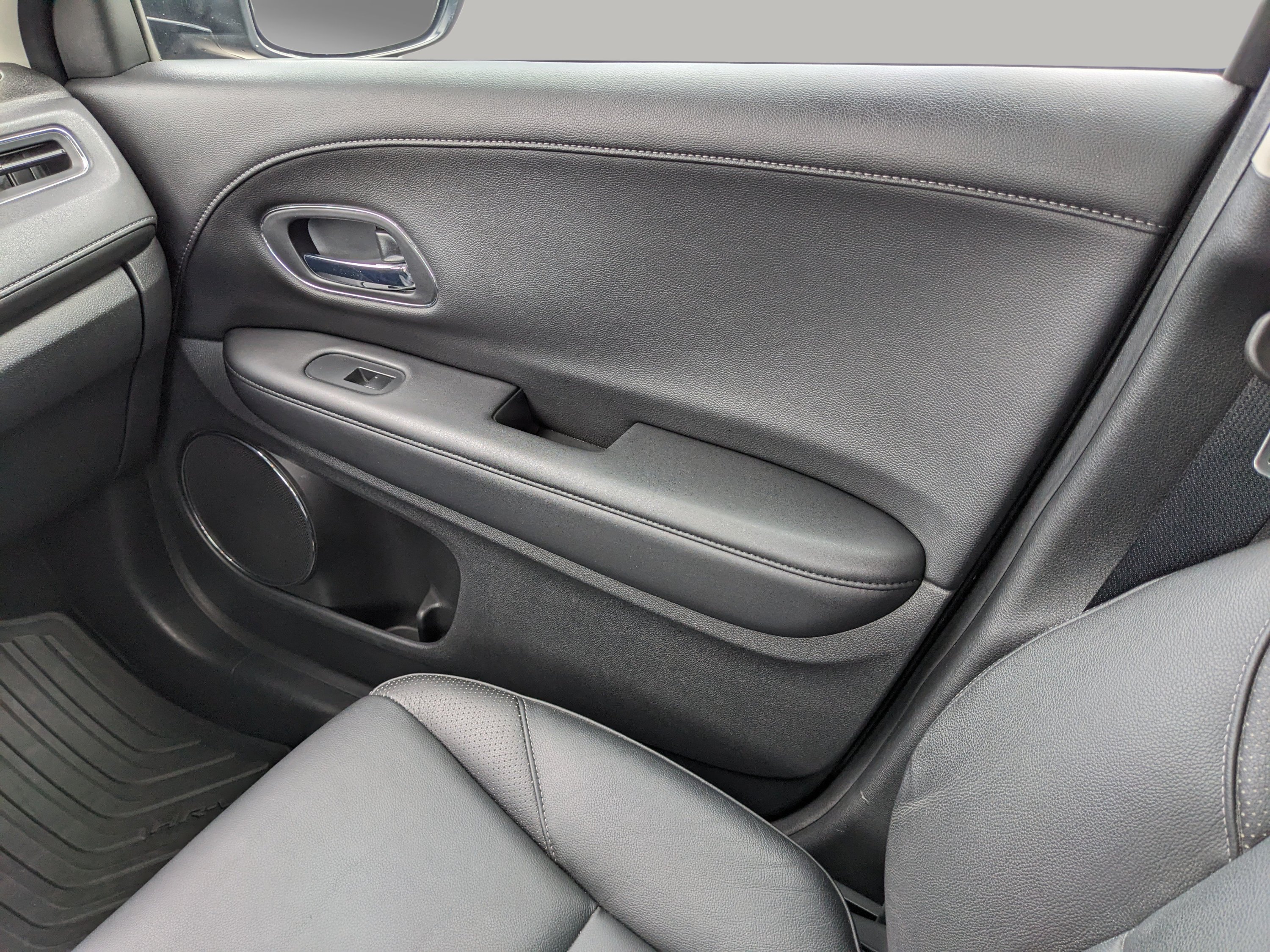 Used 2018 Honda HR-V EX-L image 16