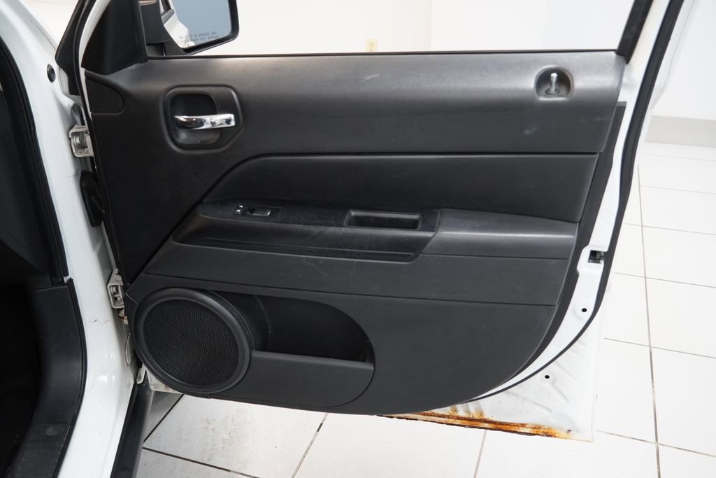 Used 2014 Jeep Patriot Latitude image 25