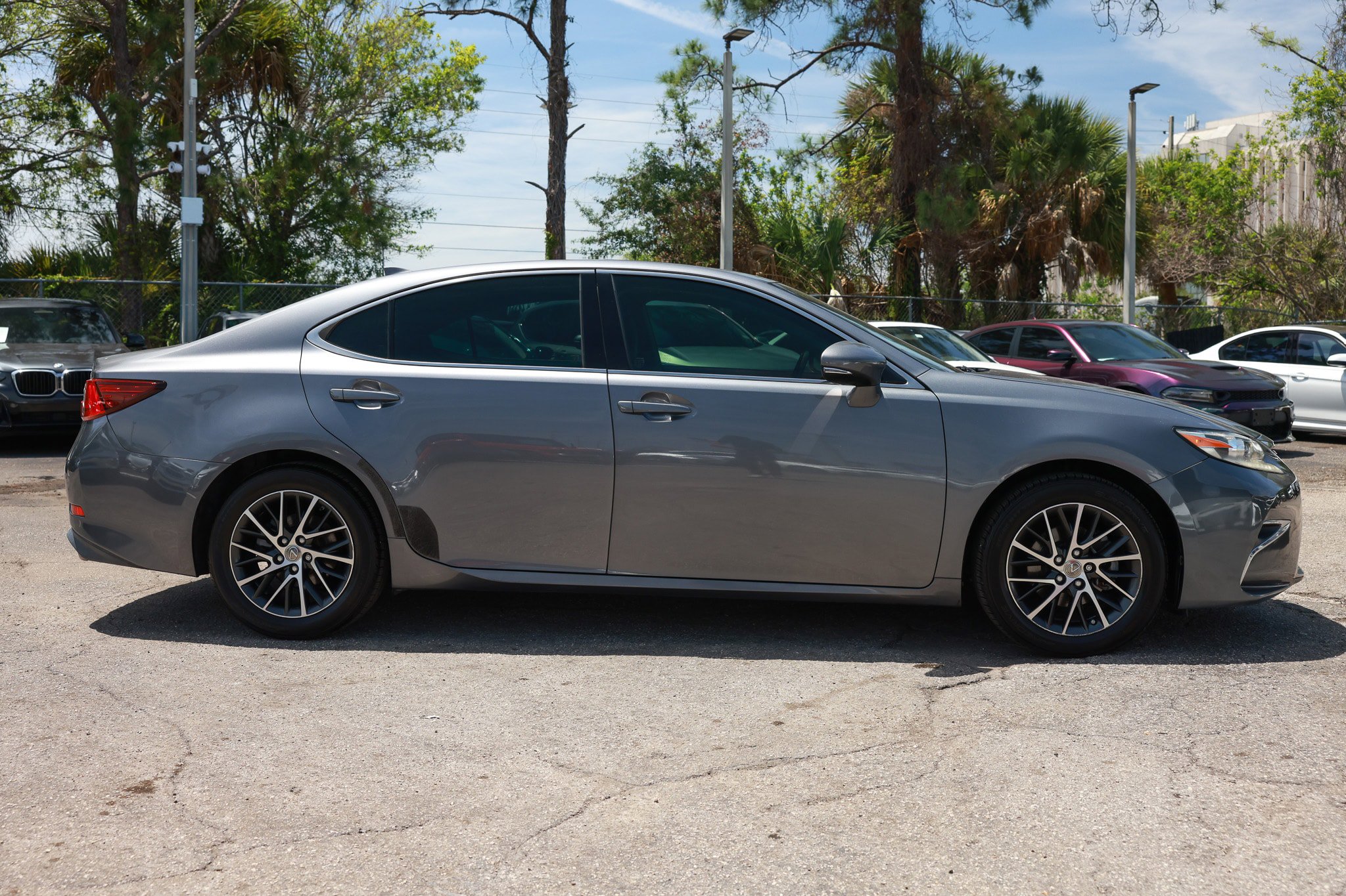 Used 2016 Lexus ES 350 w/ Luxury Package w/Wood Trim FWD image 17