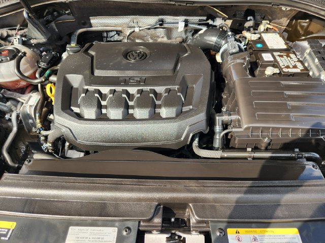Used 2024 Volkswagen Tiguan SE R-Line FWD image 33