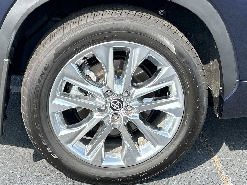 New 2026 Toyota Highlander Limited AWD/4WD image 10