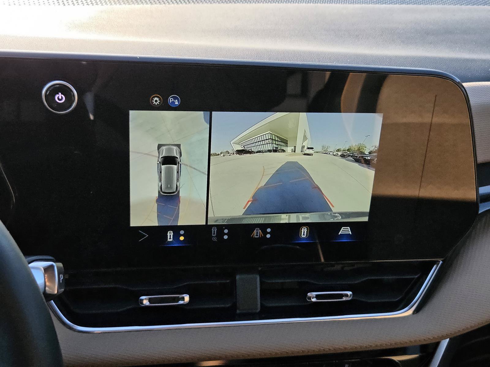 Used 2025 Chevrolet Equinox ACTIV w/ Safety and Technology Package AWD/4WD image 22