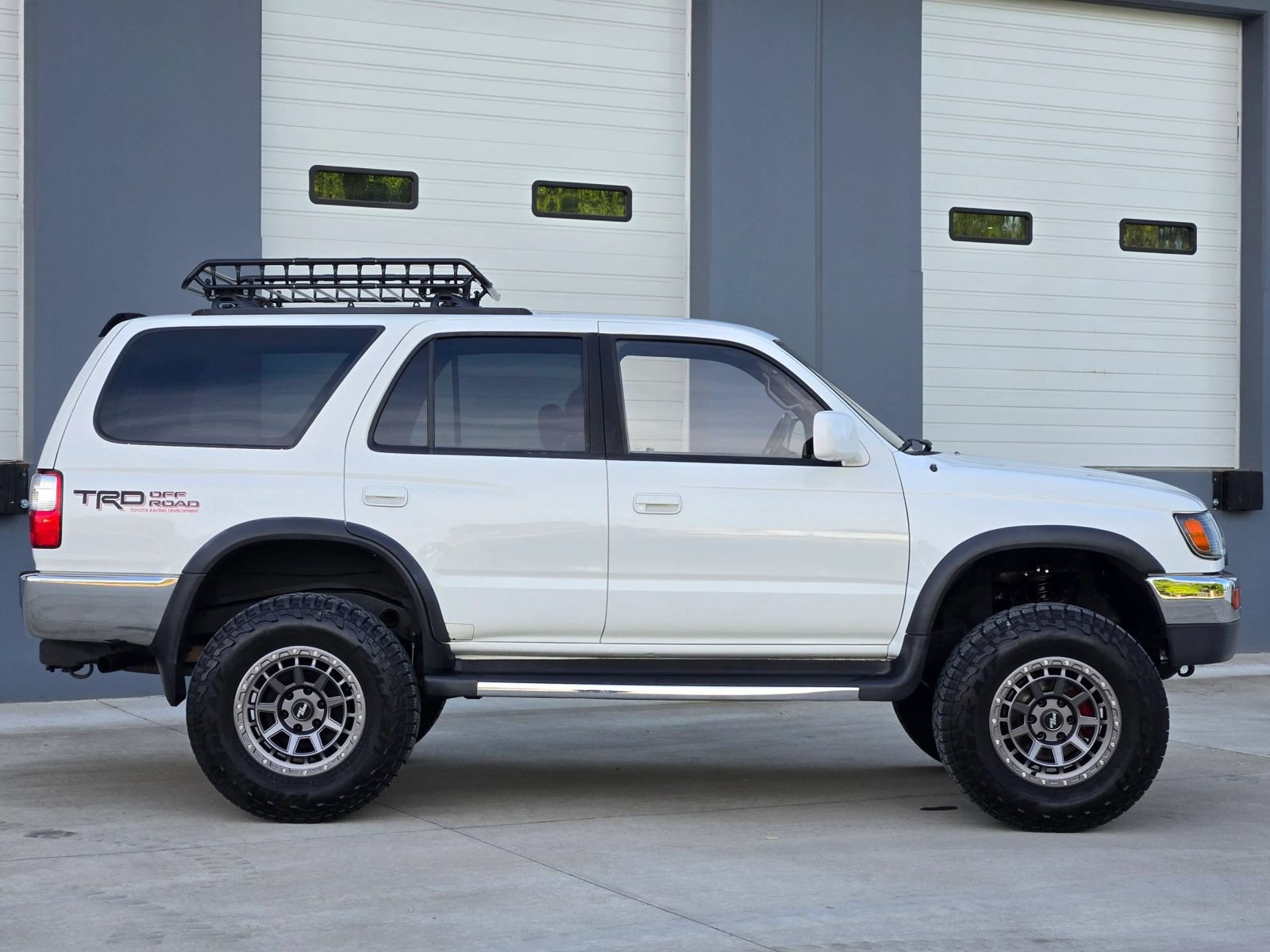 Used 1998 Toyota 4Runner SR5 AWD/4WD image 9