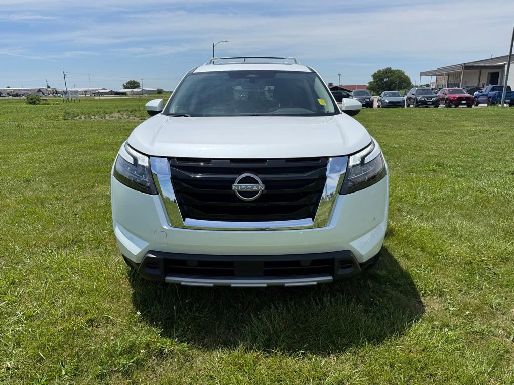 Certified 2025 Nissan Pathfinder SL w/ SL Premium Package AWD/4WD image 2