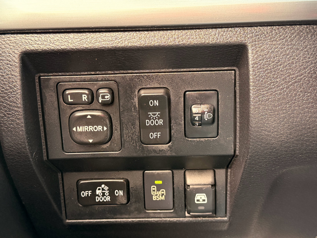 Used 2014 Toyota Tundra Platinum image 31