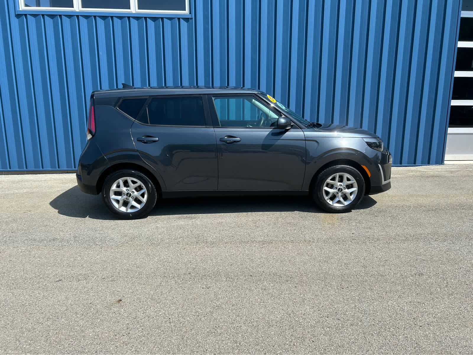 Used 2023 Kia Soul LX w/ LX Technology Package FWD image 15