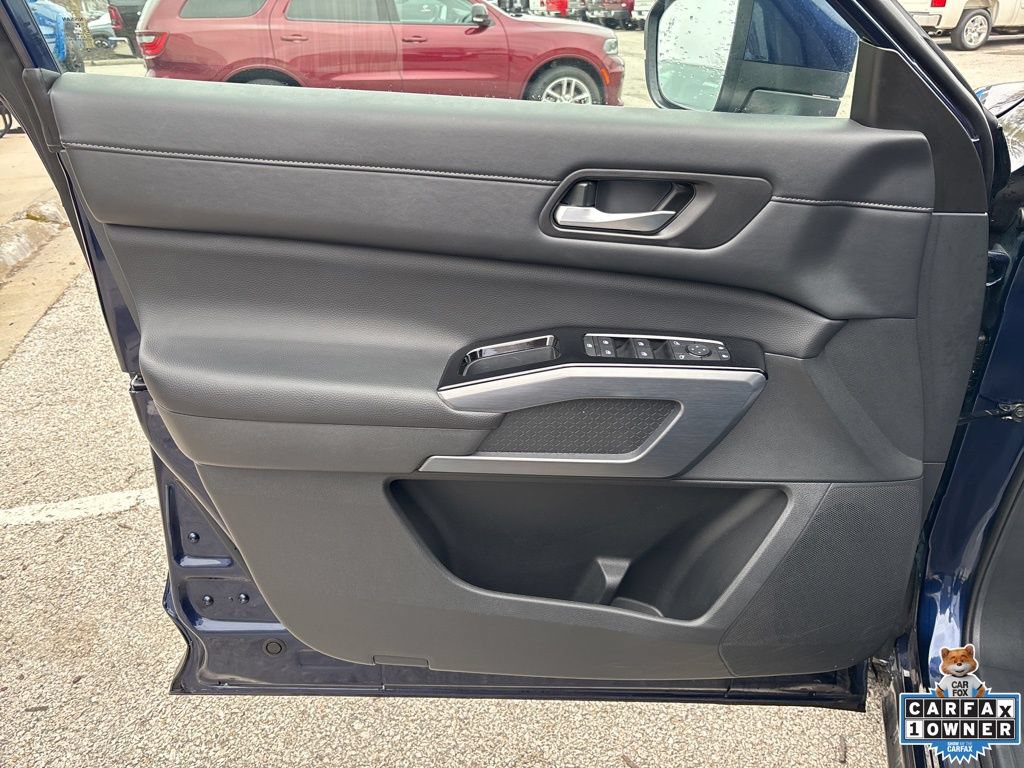 Used 2025 Nissan Pathfinder SL FWD image 61
