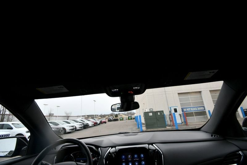 Used 2023 Chevrolet Traverse LT AWD/4WD image 17