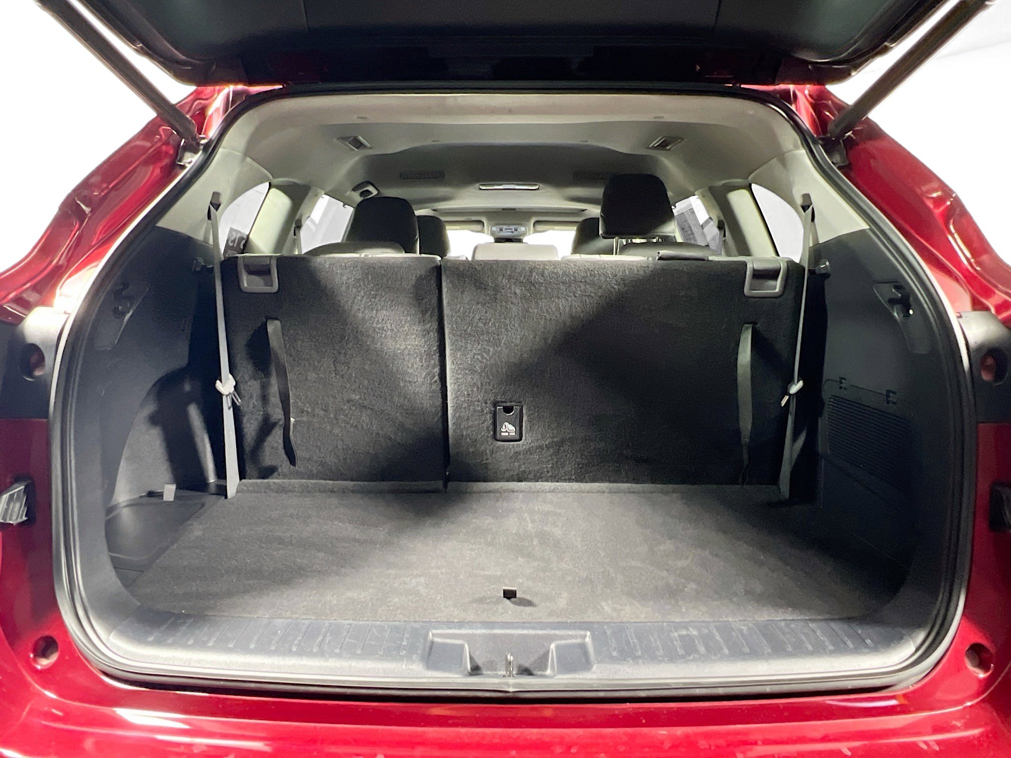 Used 2020 Toyota Highlander XLE image 34