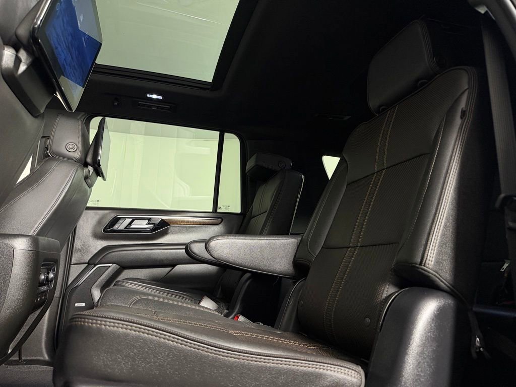 Used 2025 Chevrolet Suburban High Country AWD/4WD image 27