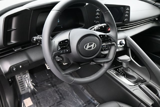 New 2026 Hyundai Elantra SEL Sport FWD image 16