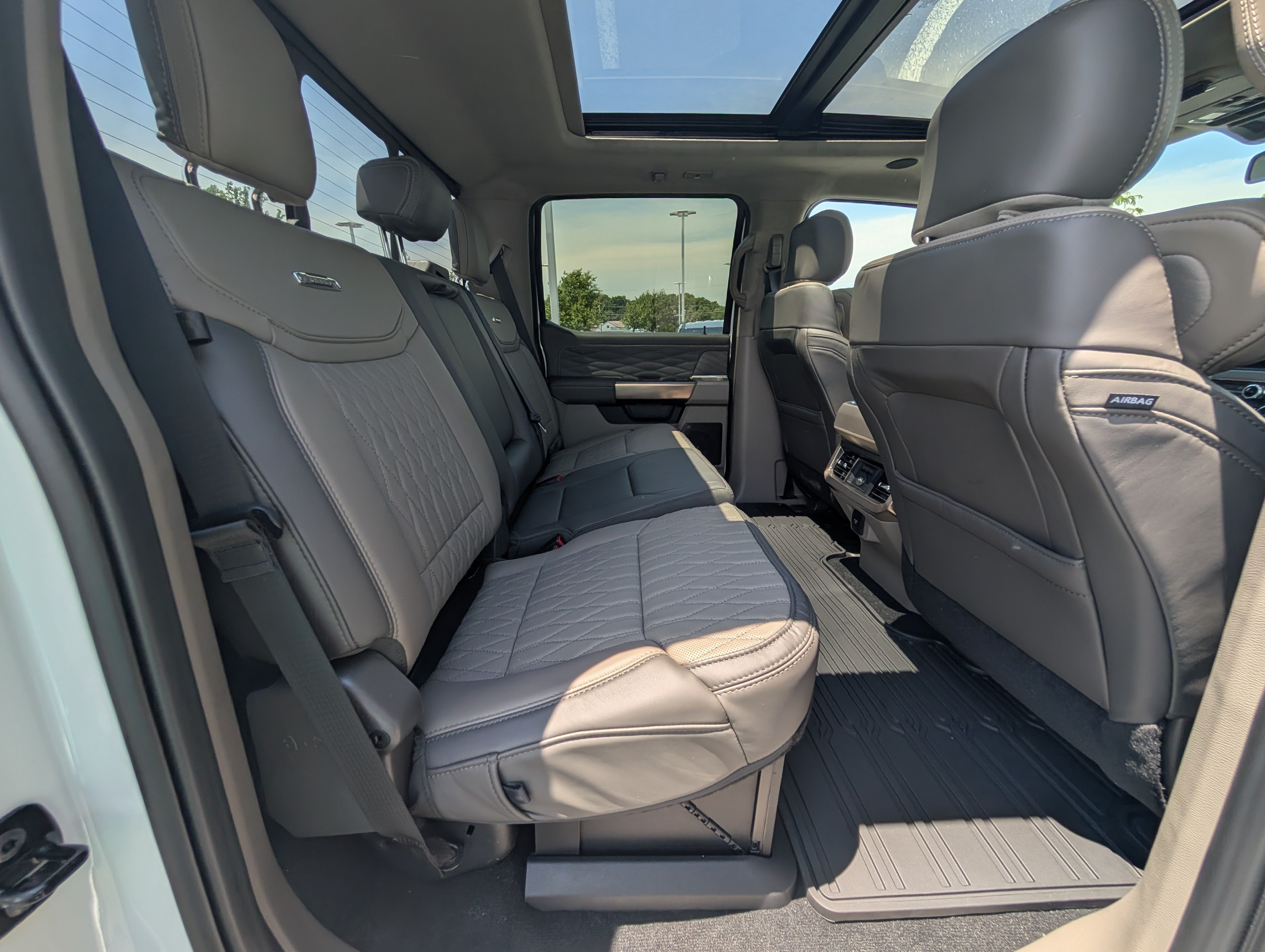 New 2026 Ford F250 Platinum w/ Platinum Plus Package AWD/4WD image 7