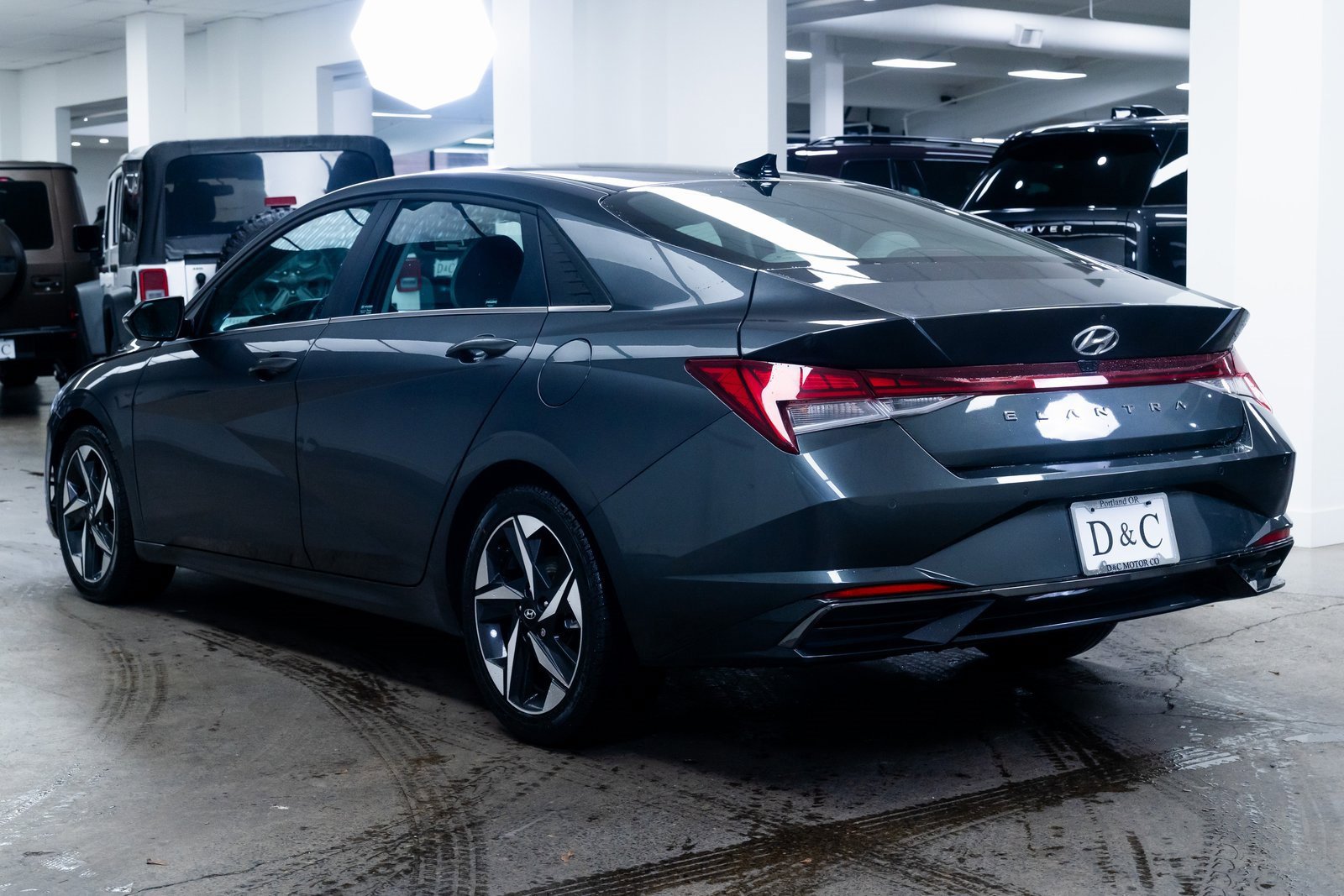 Used 2021 Hyundai Elantra Limited image 4