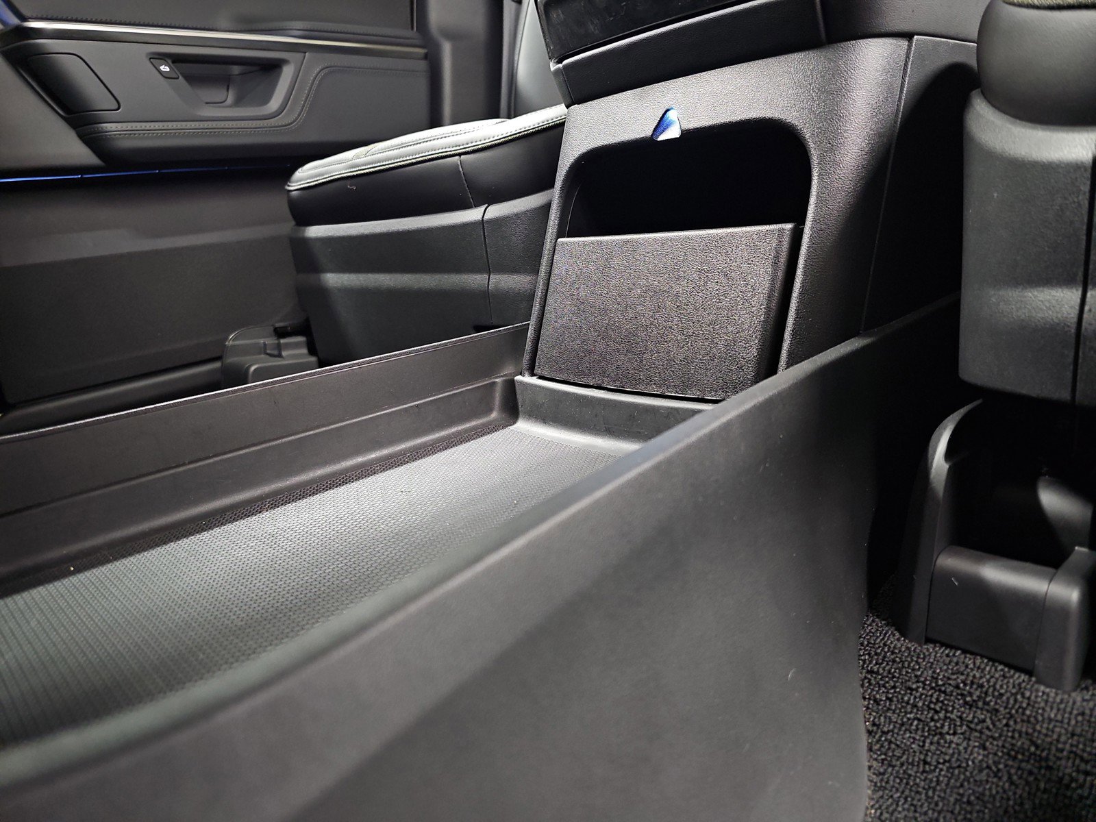 Used 2025 Rivian R1T Adventure image 31