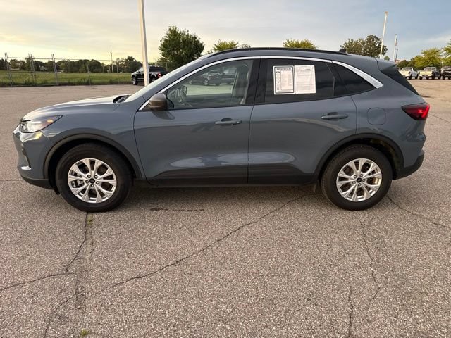 Used 2023 Ford Escape Active AWD/4WD image 3